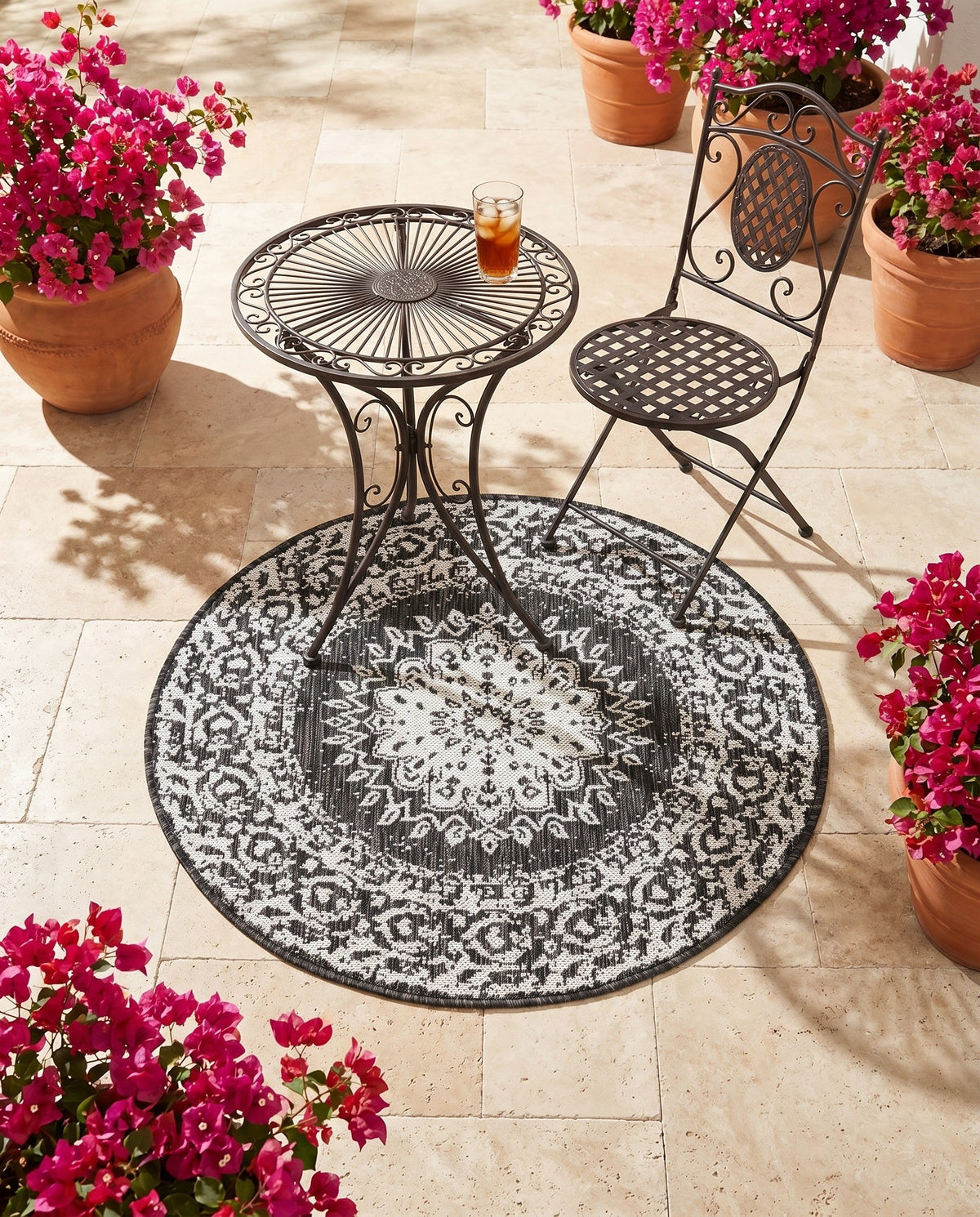 Patio Heritage Collection Area Rug -  Lafayette (Black and White) Round Black and White  lifestyle 82