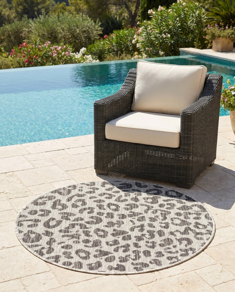 Savannah Escape Collection Area Rug -  Amazon (Light Gray) Round Light Gray  lifestyle 84