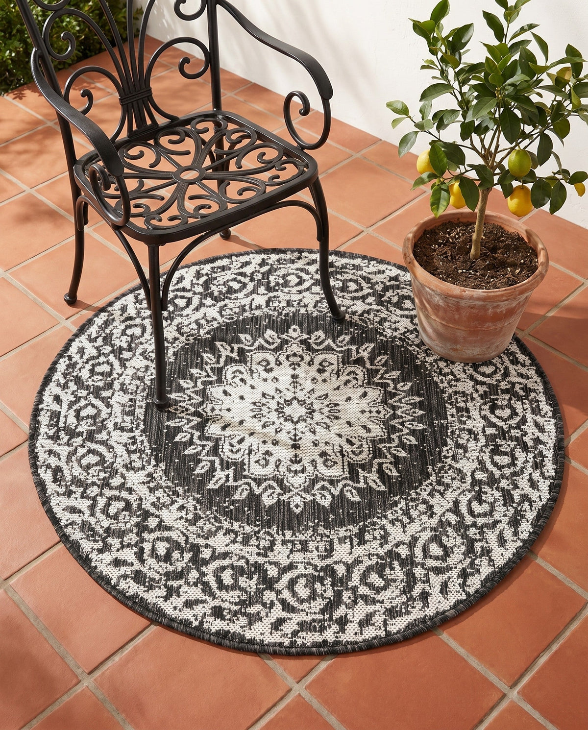 Patio Heritage Collection Area Rug -  Lafayette (Black and White) Round Black and White  lifestyle 83
