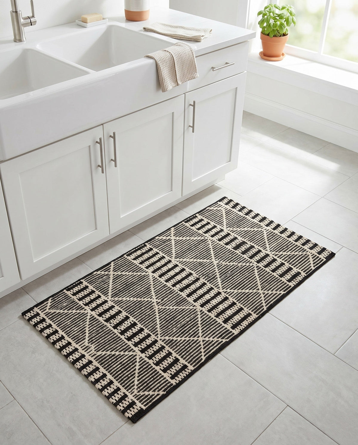 Savannah Pergola Collection Area Rug -  Glade Runner Black  lifestyle 188