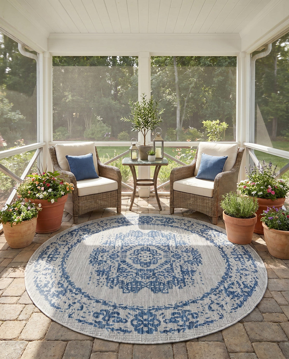 Patio Heritage Collection Area Rug - Savannah (Blue) Round Blue  lifestyle 86