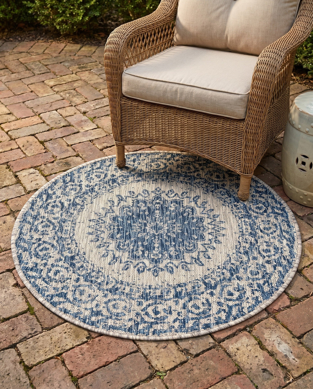 Patio Heritage Collection Area Rug -  Lafayette (Blue) Round Blue  lifestyle 94