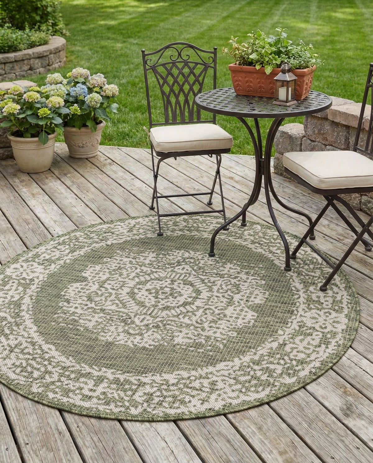 Patio Heritage Collection Area Rug - Savannah (Green) Round Green  lifestyle 62