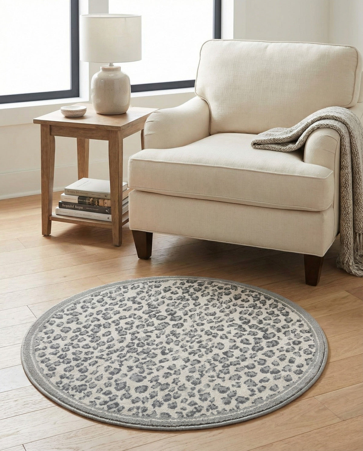 Savannah Sojourn Collection Area Rug - Serengeti Round Gray  lifestyle 177