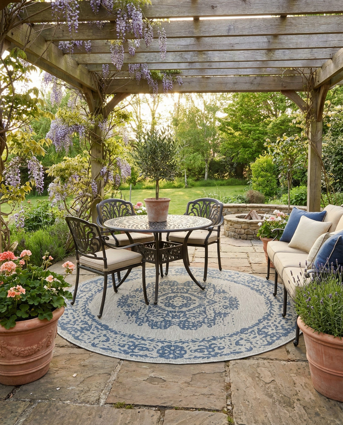 Patio Heritage Collection Area Rug - Savannah (Blue) Round Blue  lifestyle 134