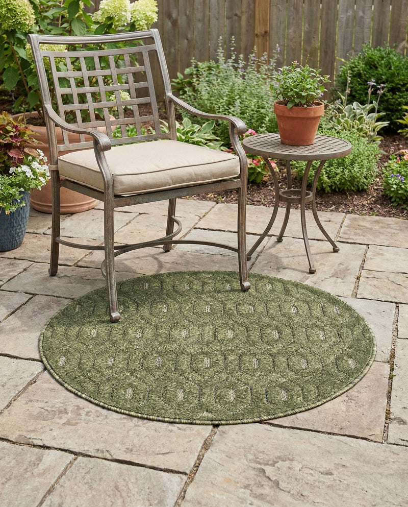Garden Lattice Charm Collection Area Rug - Arbor (Green) Round Green  lifestyle 26
